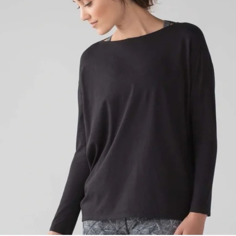 Lululemon Back in Action long sleeve shirt 
Black Size 6